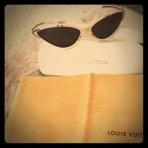 Authentic Louis Vuitton cat eyeglasses❤️